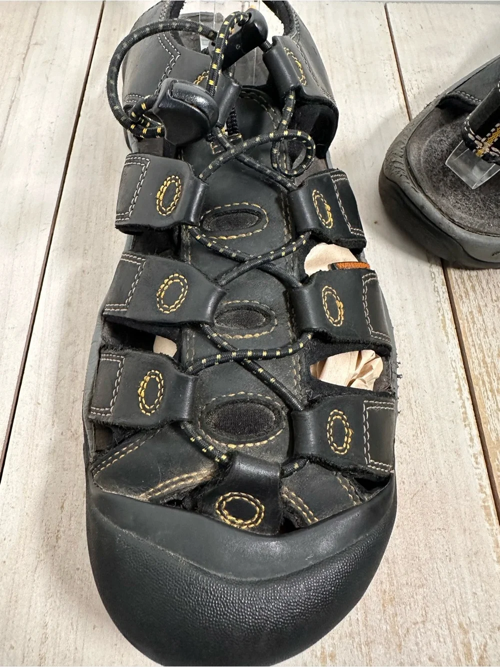Keen Men’s Newport H2 Black leather Sandals W/Yellow Stitching protected toe cap